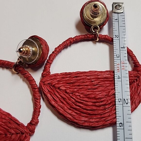Elegant Red Woven Earrings - Picture 3 of 3